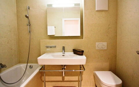 Alpsrelax.ch Gmbh: Marrone, Proprietà, Idraulico Fixture, Rubinetto, Lavandino Del Bagno, Lavello, Specchio, Bagno, Viola