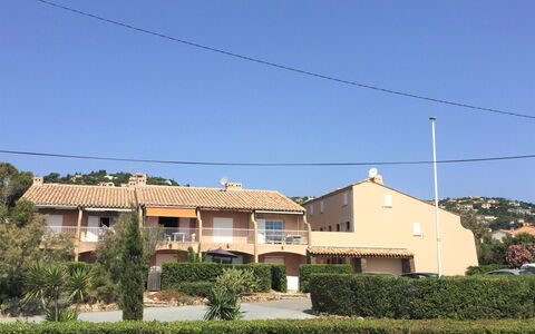 Panorama: Zona Residenziale, Proprietà, Casa, Casa, Cielo, Immobiliare, Architettura, Sobborgo, Costruzione, Quartiere