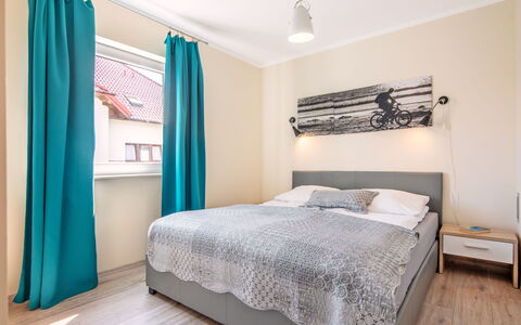 Nemo: Interior Design, Letto, Mobilia, Camera Da Letto, Pavimento, Pavimentazione, Bedding, Lenzuolo, Camera, Biancheria