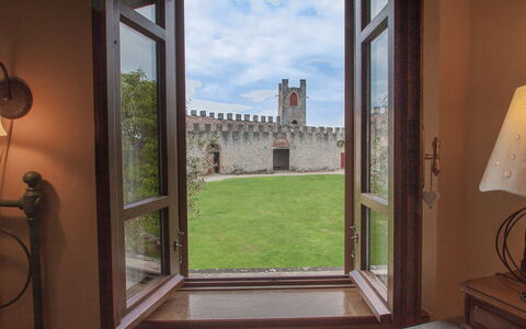 Di Magnano: Proprietà, Finestra, Camera, Casa, Interior Design, Casa, Costruzione, Immobiliare, Architettura, Porta