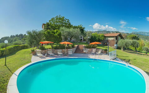 Villa le Casette: Acqua, Cielo, Proprietà, Nube, Pianta, Piscina, Natura, Azzurro, Albero, Costruzione