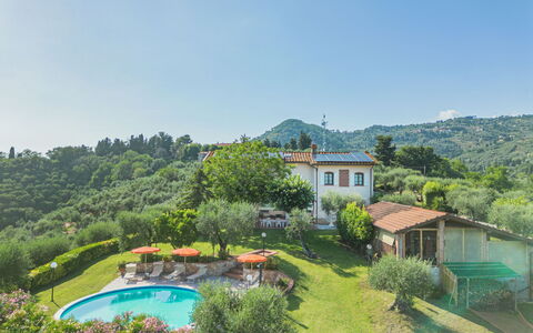 Villa le Casette: Cielo, Pianta, Proprietà, Azzurro, Paesaggio Naturale, Acqua, Albero, Costruzione, Montagna, Casa