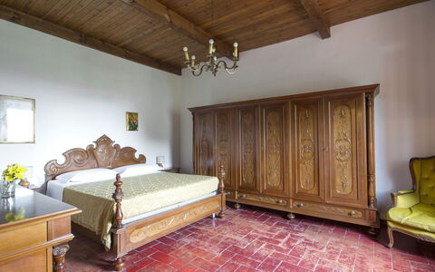 Il Leccio: Camera Da Letto, Camera, Mobilia, Proprietà, Lenzuolo, Letto, Soffitto, Telaio Del Letto, Pavimento, Interior Design