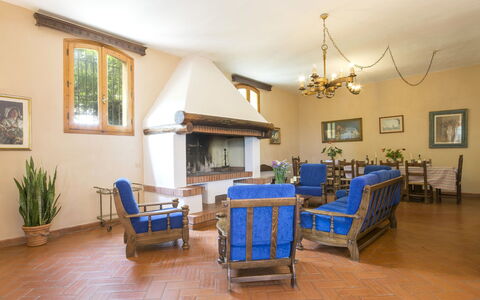 Il Leccio: Camera, Proprietà, Pavimento, Costruzione, Mobilia, Pavimento In Legno, Immobiliare, Latifoglie, Interior Design, Soffitto