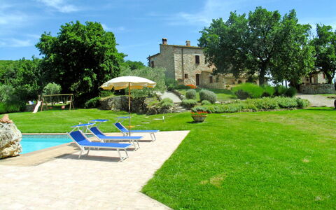 Gambassi Terme 820: Cielo, Nube, Pianta, Albero, Panchina, Mobili Da Esterno, Lotto, Paesaggio Naturale, Shade, Erba