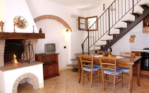 Gambassi Terme 840: Proprietà, Camera, Costruzione, Mobilia, Interior Design, Focolare, Pavimento, Casa, Immobiliare, Soffitto