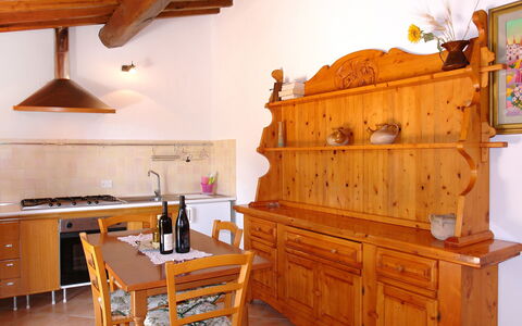 Gambassi Terme 840: Mobilia, Camera, Proprietà, Costruzione, Cabinetry, Color Legno, Interior Design, Tavolo, Cucina, Casa