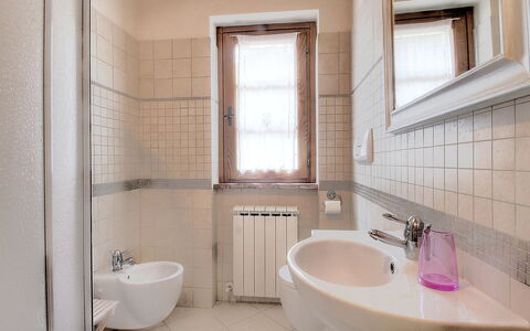 Le Pergole: Specchio, Idraulico Fixture, Rubinetto, Lavello, Lavandino Del Bagno, Bagno, Viola, Interior Design, Legna