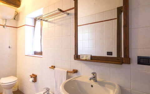 Volterra 819: Bagno, Proprietà, Camera, Rubinetto, Idraulico Fixture, Parete, Lavandino Del Bagno, Interior Design, Bagno Accessorio, Piastrella