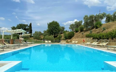 Volterra 819: Acqua, Nube, Cielo, Pianta, Piscina, Natura, Albero, Rettangolo, Mobili Da Esterno, Shade