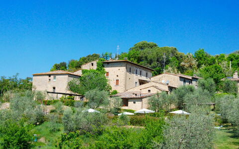 Castellina in Chianti 890: Cielo, Pianta, Costruzione, Paesaggio Naturale, Finestra, Blu, Albero, Casa, Lotto, Vegetazione