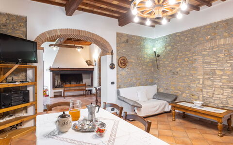 Castellina in Chianti 890: Proprietà, Mobilia, Interior Design, Illuminazione, Legna, Soggiorno, Cabinetry, Architettura, Casa, Tavolo