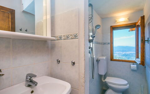 Reggello 840: Rubinetto, Idraulico Fixture, Lavello, Fotografia, Specchio, Lavandino Del Bagno, Blu, Bianca, Viola, Bagno