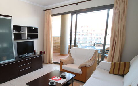 Torre Maestral: Tavolo, Mobilia, Proprietà, Comfort, Costruzione, Illuminazione, Divano, Legna, Soggiorno, Interior Design