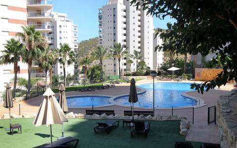 Torre Maestral: Acqua, Costruzione, Pianta, Proprietà, Cielo, Azzurro, Finestra, Albero, Piscina, Casa