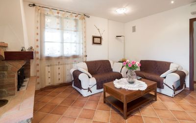 Ruby: Camera, Proprietà, Mobilia, Costruzione, Interior Design, Soggiorno, Pavimento, Casa, Immobiliare, Suite