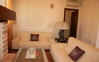 Emerald: Camera, Proprietà, Mobilia, Soggiorno, Interior Design, Costruzione, Casa, Immobiliare, Suite, Tavolo