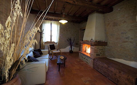 Agriturismo le Calle: Camera, Costruzione, Proprietà, Interior Design, Soggiorno, Mobilia, Pavimento, Loft, Fascio, Casa