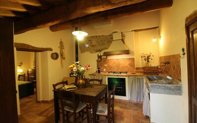 Olinto: Camera, Proprietà, Controsoffitto, Costruzione, Mobilia, Cucina, Interior Design, Pavimento, Casa, Fascio