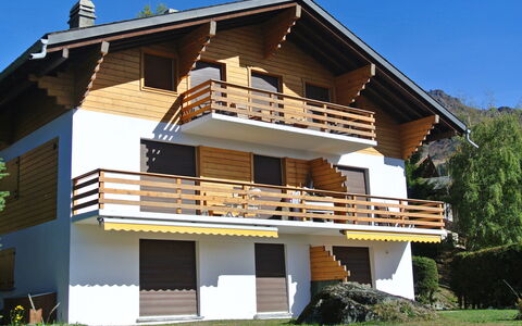 Baroudeur B04: Casa, Proprietà, Casa, Costruzione, Architettura, Immobiliare, Zona Residenziale, Facciata, Tetto, Raccordo