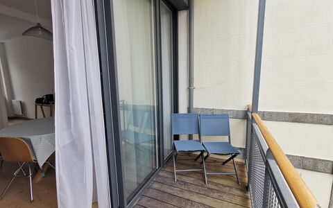 Villa Terre Neuve: Mobilia, Costruzione, Legna, Sedia, Shade, Casa, Comfort, Pavimentazione, Pavimento, Latifoglie