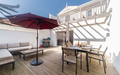 Mimizan 801: Divano, Mobilia, Proprietà, Tavolo, Cornice, Finestra, Azzurro, Interior Design, Illuminazione, Comfort