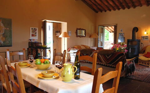 Compignano Barn: Camera, Proprietà, Costruzione, Mobilia, Interior Design, Tavolo, Casa, Sala Da Pranzo, Immobiliare, Ristorante