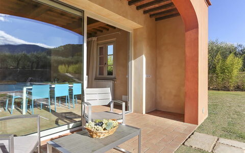 Uva: Proprietà, Costruzione, Casa, Camera, Casa, Immobiliare, Portico, Villa, Architettura, Interior Design