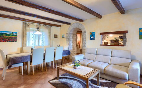 Villa Prisedi: Tavolo, Mobilia, Cornice, Proprietà, Divano, Azzurro, Soggiorno, Pianta Della Casa, Illuminazione, Interior Design
