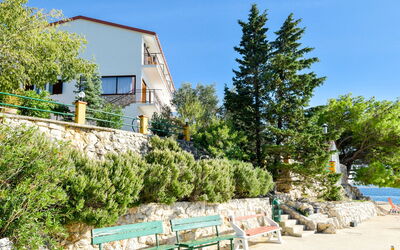 Starigrad-Paklenica 303: Pianta, Cielo, Costruzione, Proprietà, Finestra, Casa, Botanica, Albero, Villetta, Panchina