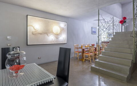 Villa Del Santo Bastiano: Camera, Proprietà, Interior Design, Pavimento, Mobilia, Casa, Costruzione, Parete, Soggiorno, Immobiliare