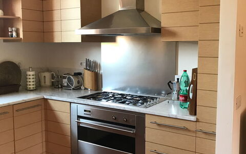 Il Sogno Tra i Vigneti: Controsoffitto, Mobilia, Cabinetry, Cucina Stufa, Camera, Cucina, Proprietà, Interior Design, Pavimento, Apparecchio Major