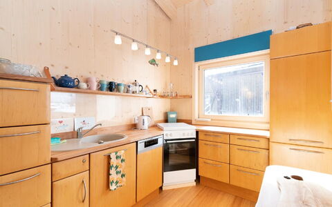 Shakti: Cabinetry, Controsoffitto, Proprietà, Camera, Mobilia, Cucina, Interior Design, Pavimento, Costruzione, Casa