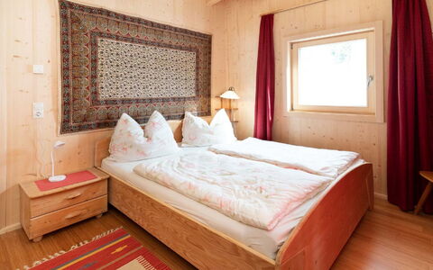 Shakti: Camera Da Letto, Letto, Mobilia, Camera, Proprietà, Telaio Del Letto, Lenzuolo, Interior Design, Materasso, Bedding