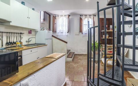 Cueva de Lindaraja: Proprietà, Costruzione, Camera, Interior Design, Mobilia, Casa, Casa, Immobiliare, Controsoffitto, Pavimento