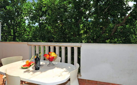 Labin: Proprietà, Casa, Immobiliare, Camera, Casa, Costruzione, Mobilia, Tavolo, Backyard, Balcone