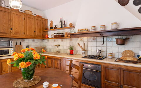 Casa La Rotta: Controsoffitto, Camera, Cucina, Proprietà, Cabinetry, Mobilia, Interior Design, Costruzione, Casa, Pavimento
