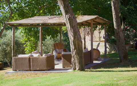 Castello D'Ombrone: Padiglione, Gazebo, Proprietà, Baldacchino, Backyard, Shade, Pergola, Struttura Esterna, Albero, Costruzione