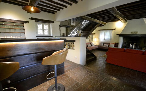 Villa Del Castagno: Proprietà, Interior Design, Costruzione, Camera, Mobilia, Controsoffitto, Pavimento, Architettura, Immobiliare, Loft