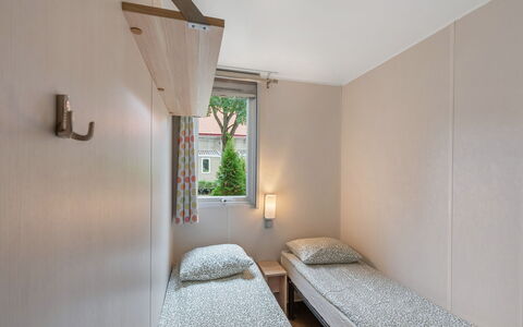 Sunset Terrace: Parete, Legna, Pavimento, Pavimentazione, Interior Design, Soffitto, Mobilia, Camera Da Letto, Camera, Letto
