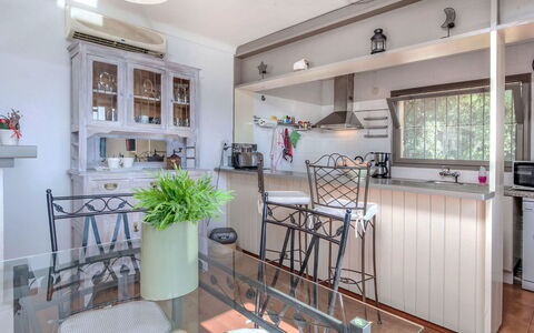 La Teulada: Mobilia, Cucina, Interior Design, Elettrodomestico Da Cucina, Pavimentazione, Controsoffitto, Apparecchio Major, Legna, Cabinetry, Pavimento