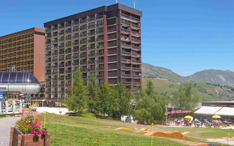 Le Corbier 210: Pianta, Cielo, Costruzione, Finestra, Grattacielo, Vaso Di Fiori, Casa, Albero, Condominio, Urban Design