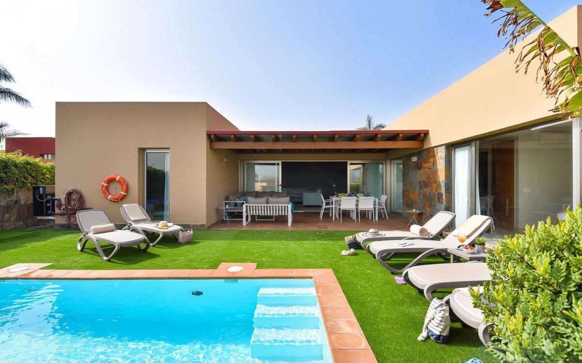 Par 4 Villa 9 With Pool Salobre