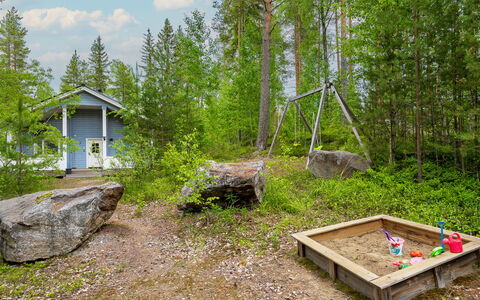 Kainalolahti: Giardino, Backyard, Woodland, Suolo, Landscaping, Cortile, Edifici Giardino, Struttura Esterna, Mobili Da Esterno