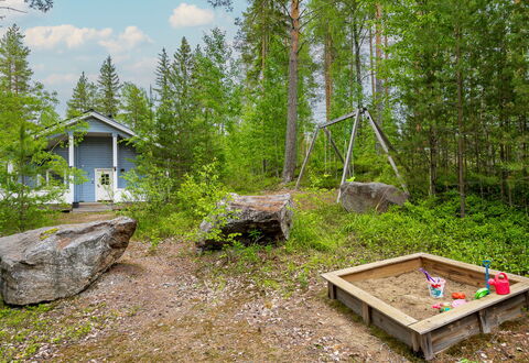 Kainalolahti: Giardino, Backyard, Woodland, Suolo, Landscaping, Cortile, Edifici Giardino, Struttura Esterna, Mobili Da Esterno