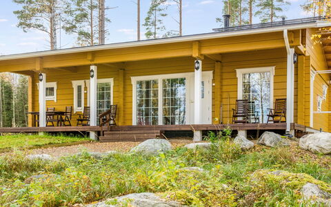 Kolin Mesikämmen: Villetta, Shade, Eco Hotel, Soffitto, Latifoglie, Sedia, Log Cabin, Pavimento In Legno, Edifici Giardino, Color Legno