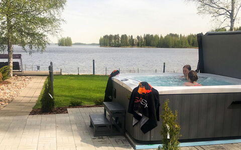 Villa Kaivopuisto: Materiale Composito, Piscina, Mobili Da Esterno, Ricorrere, Backyard, Vasca Idromassaggio, Sedia, Struttura Esterna, Terrazza