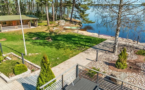 Villa Kaivopuisto: Estate, Giardino, Passerella, Deck, Landscaping, Serbatoio, Shade, Ricorrere, Eco Hotel, Suono