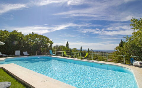 Manciano 840: Acqua, Nube, Cielo, Pianta, Proprietà, Piscina, Rettangolo, Albero, Shade, Erba
