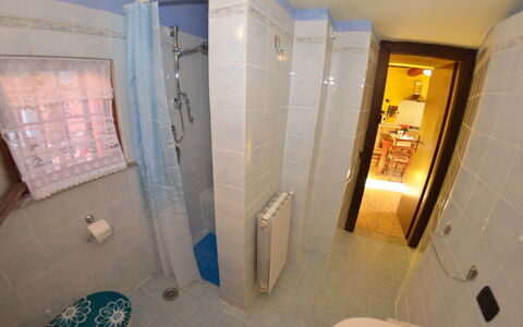 Casa Daniel: Camera, Proprietà, Bagno, Idraulico Fixture, Casa, Architettura, Immobiliare, Piastrella, Interior Design, Pavimento